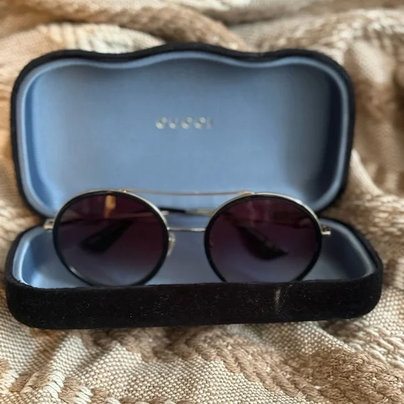 Gucci Black and Gold Gradient Sunglasses - Picture 2 of 6